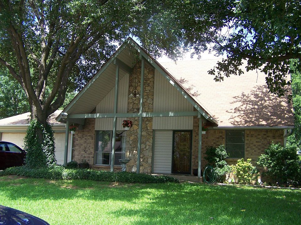 1st image of 824 Savannah Way