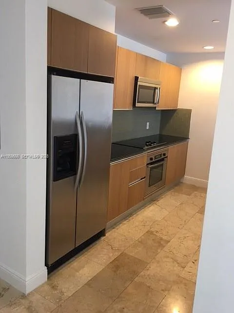 2 bed, 2.5 bath, 1378 sqft, $4,000 — Photo 3