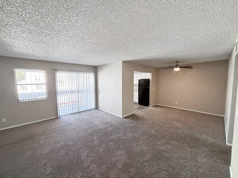 (second floor) 2 bedroom - 2 bathroom apartment:
- living room / dining area