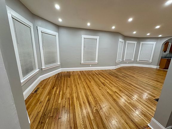 5th image of 799-801 Western Ave #1