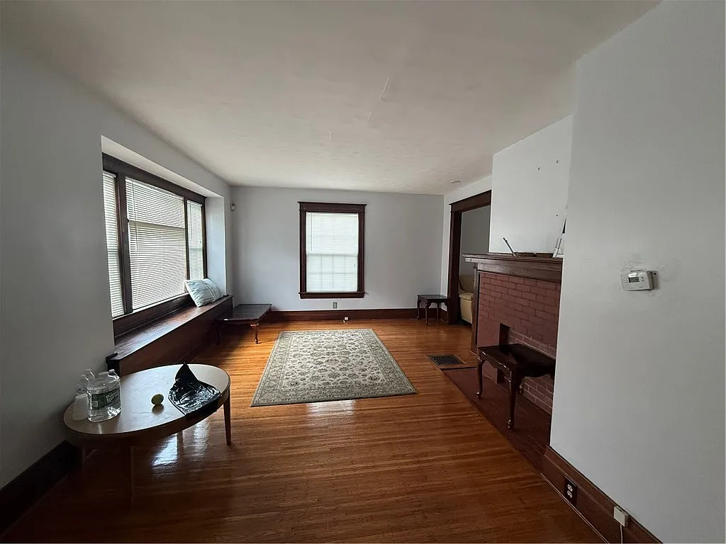 4 bed, 1.5 bath, 1407 sqft, $1,800 — Photo 2