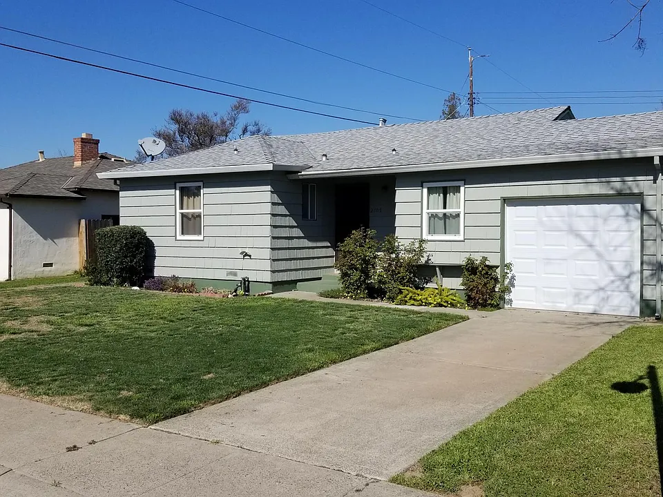 2705 17th Ave