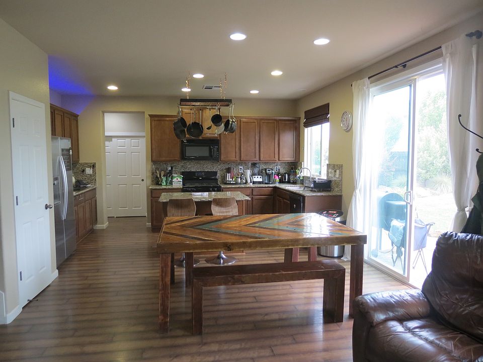 Beautiful kitchen with dining area