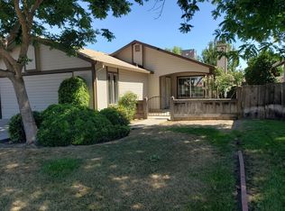 1370 Roosevelt St, Kingsburg, CA 93631