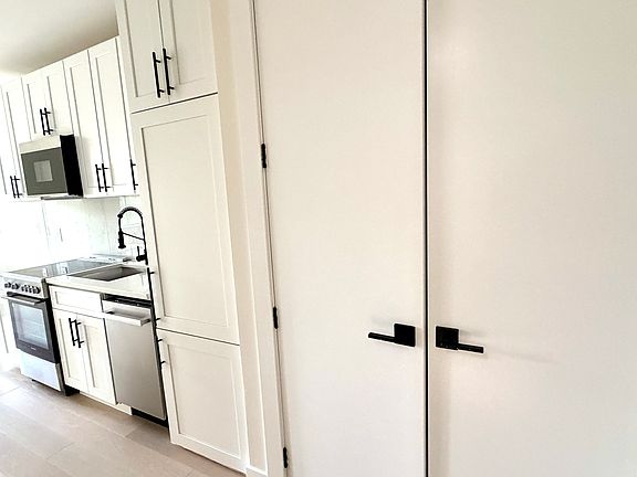 4th image of 239 E 33rd St APT 3c