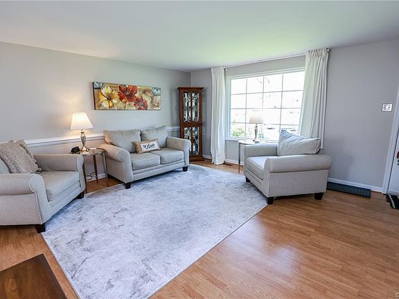 4th image of 4909 Daffodil Cir