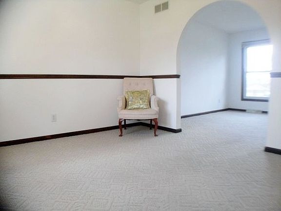 5th image of 52450 Tallyho Dr N