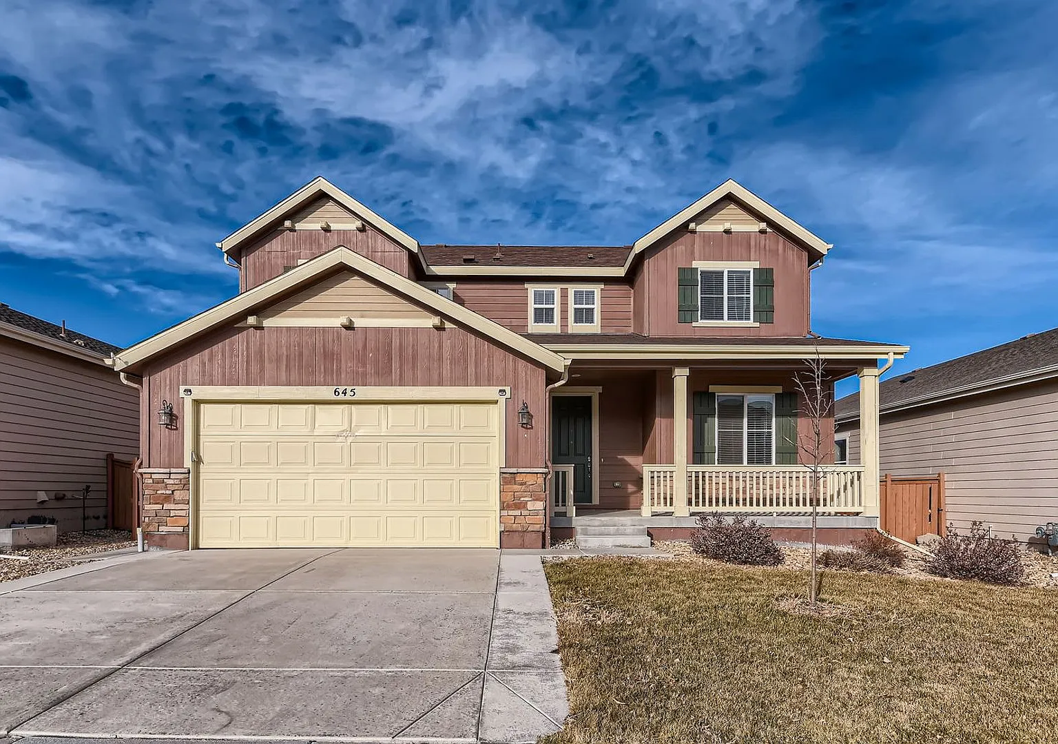 Beautiful 5 Bedroom Home Available NOW! — Photo 1