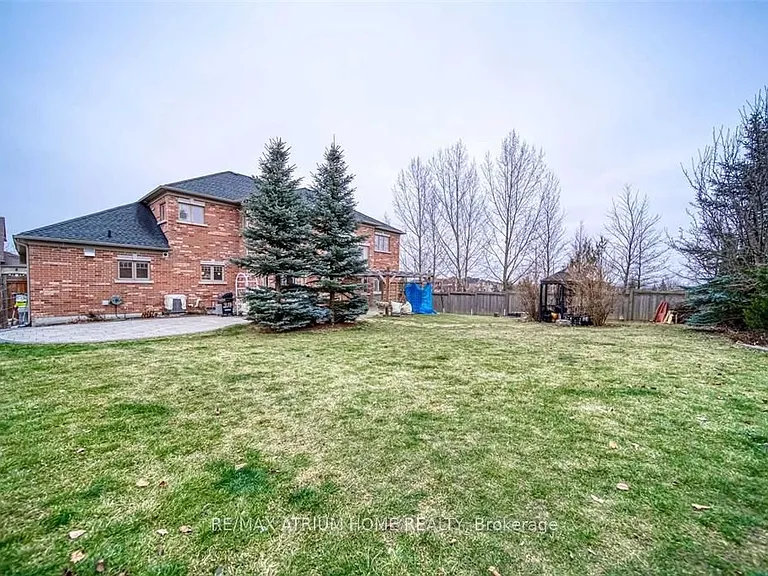 18 Soleil Blvd — Photo 23