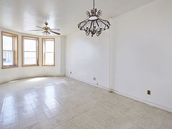 3rd image of 552 Ashford St