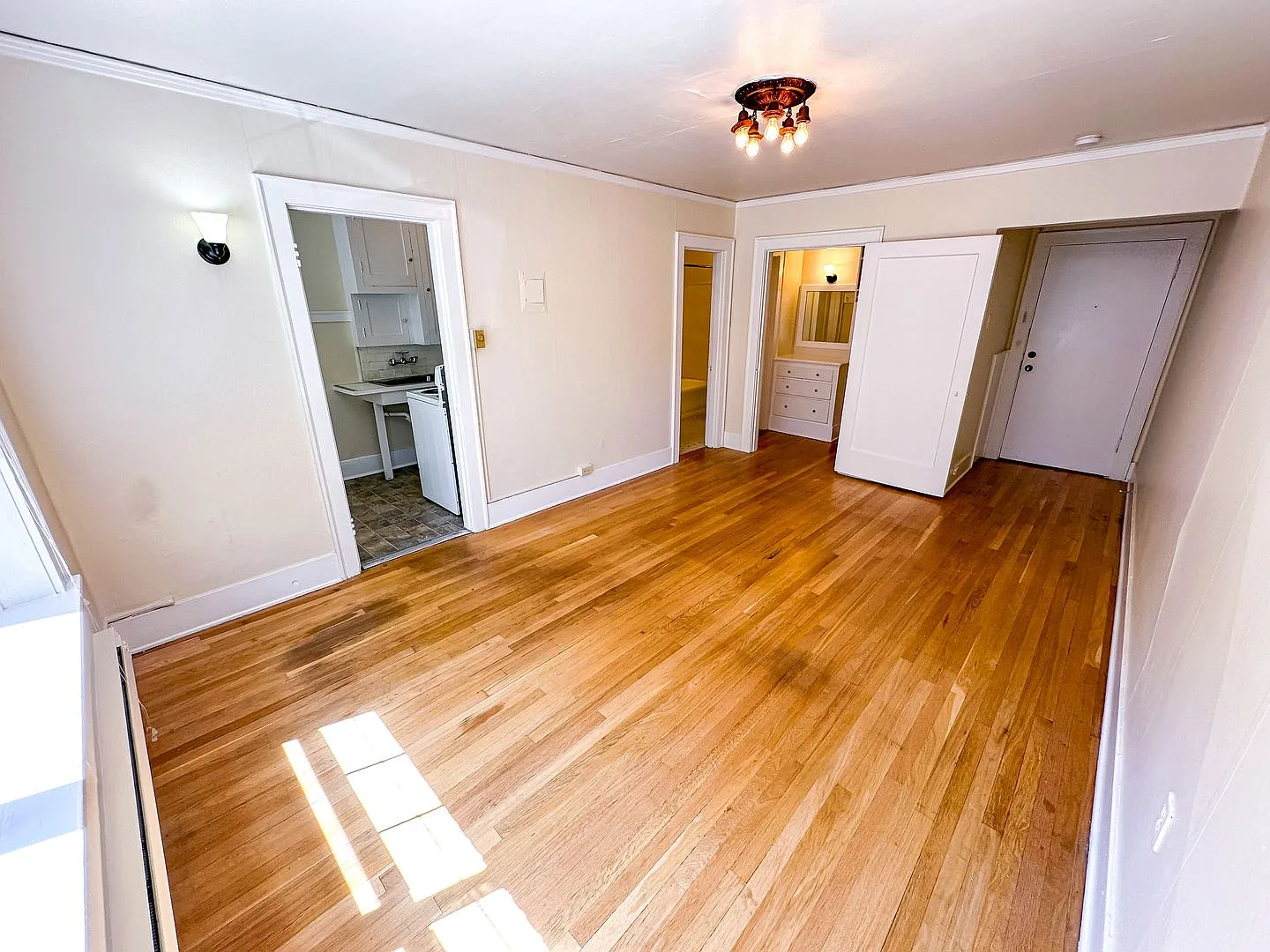 Belmont Apartments — Photo 2