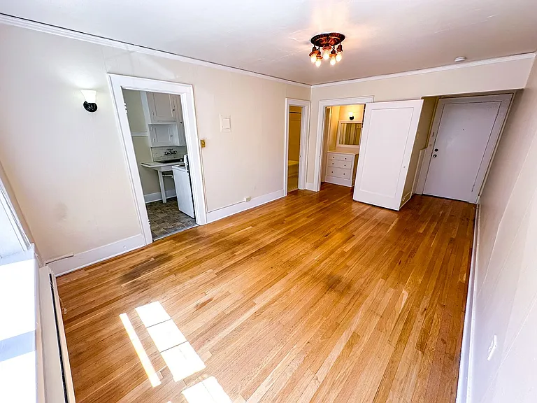 Belmont Apartments — Photo 9