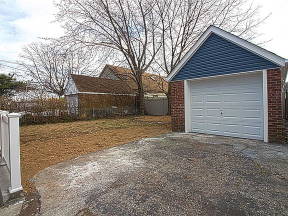 3rd image of 149 Oak St