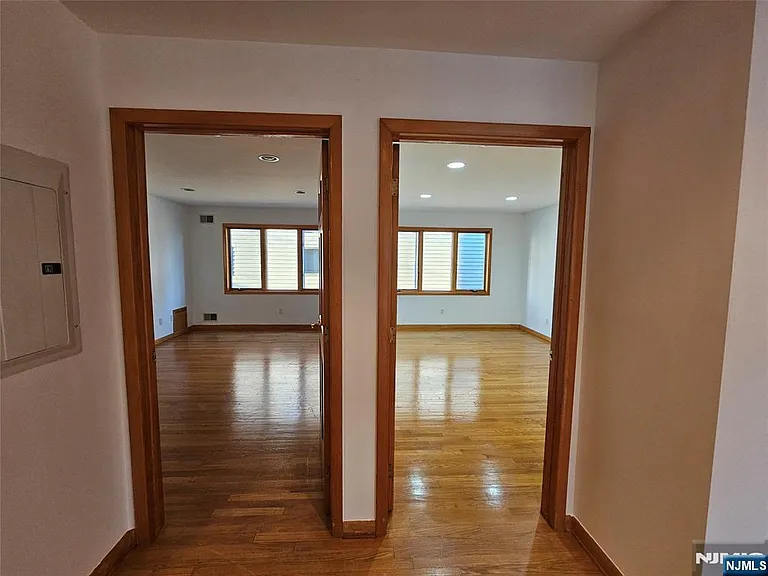 120 Johnson Ave — Photo 18
