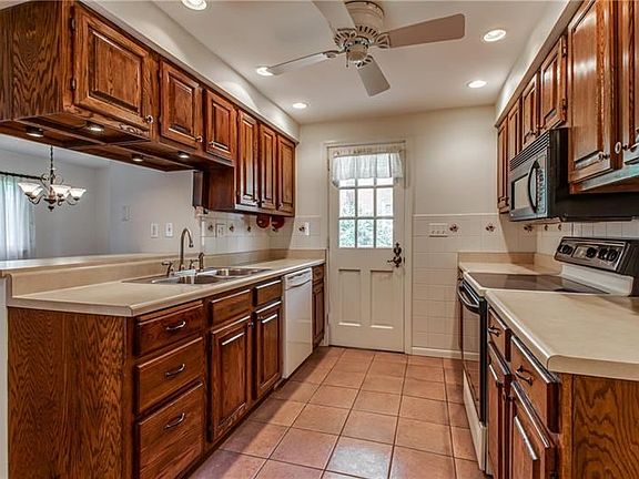 2nd image of 2701 Herron Ln