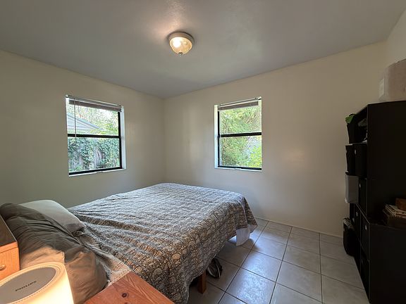 4th image of 1424 NW 6th Pl