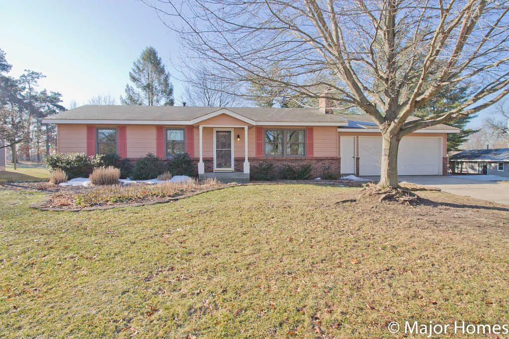 3010 Russview Dr NE photo 1