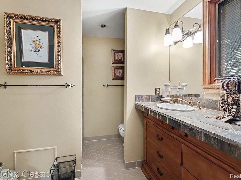 4590 Pine Village Dr, photo 23