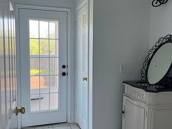 4th image of 7929 Park Ridge Dr