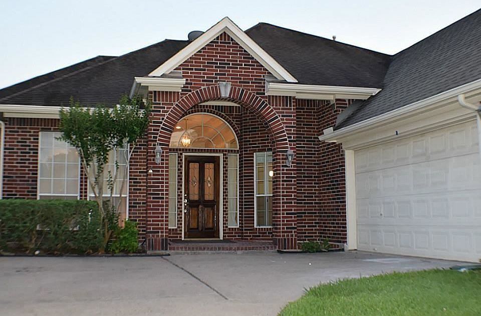 1st image of 12327 Maple Leaf Ln