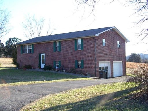 5th image of 7409 Thomas Ln