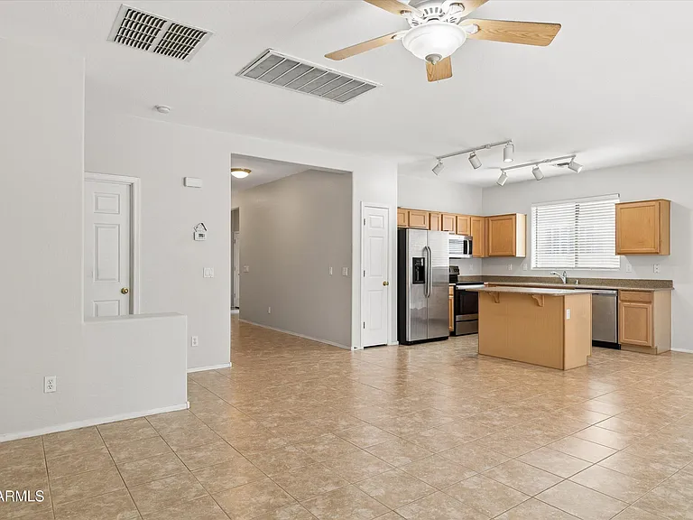 4323 W T Ryan Ln — Photo 10