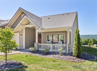 96 Copper Valley Ln, Hendersonville, NC 28739