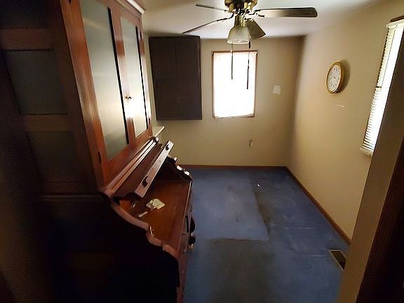 5th image of 1001 E Broadway St