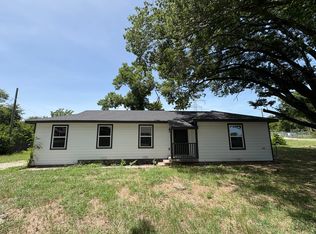 402 W Lake St, Ennis, TX 75119