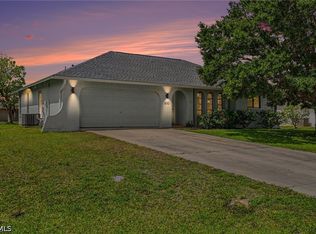 610 Retunda Pkwy W, Cape Coral, FL 33904