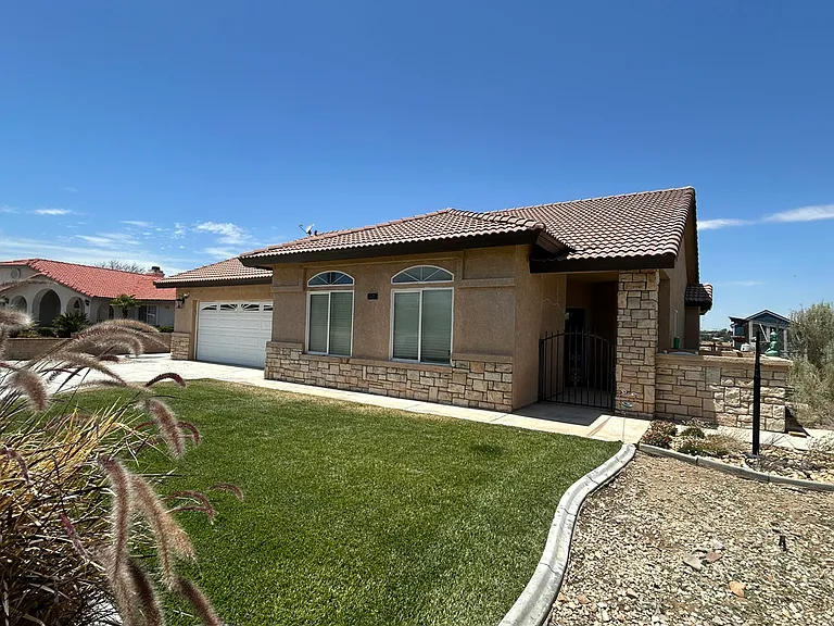 7146 Amanda Way — Photo 2