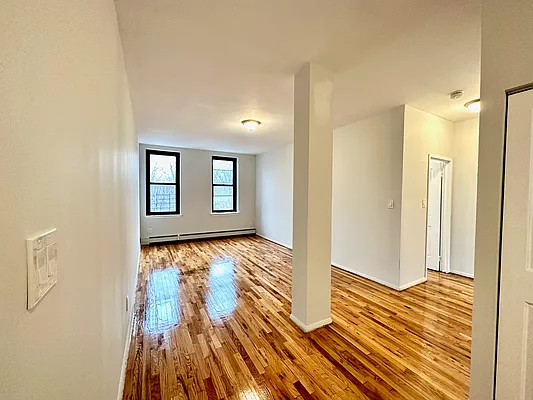 Rented by Zjama Realty Corp | media 7