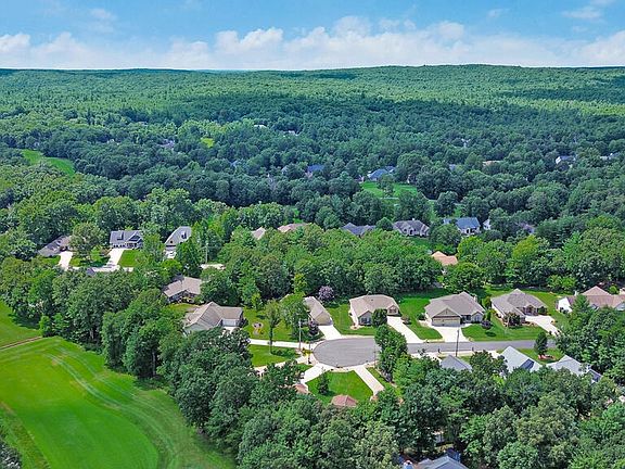 4th image of 26 Inwood Dr