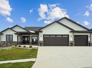 4413 Barnwood Ln, Dubuque, IA 52002