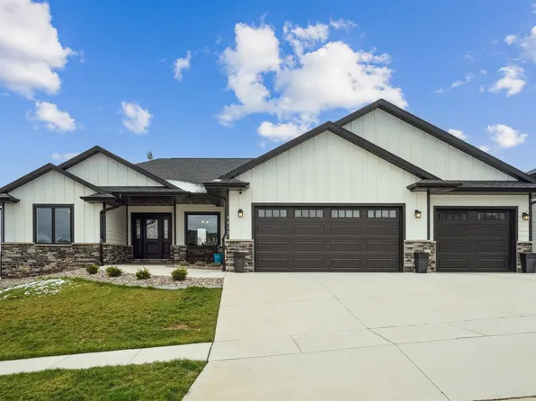 4413 Barnwood Ln, Dubuque, IA 52002