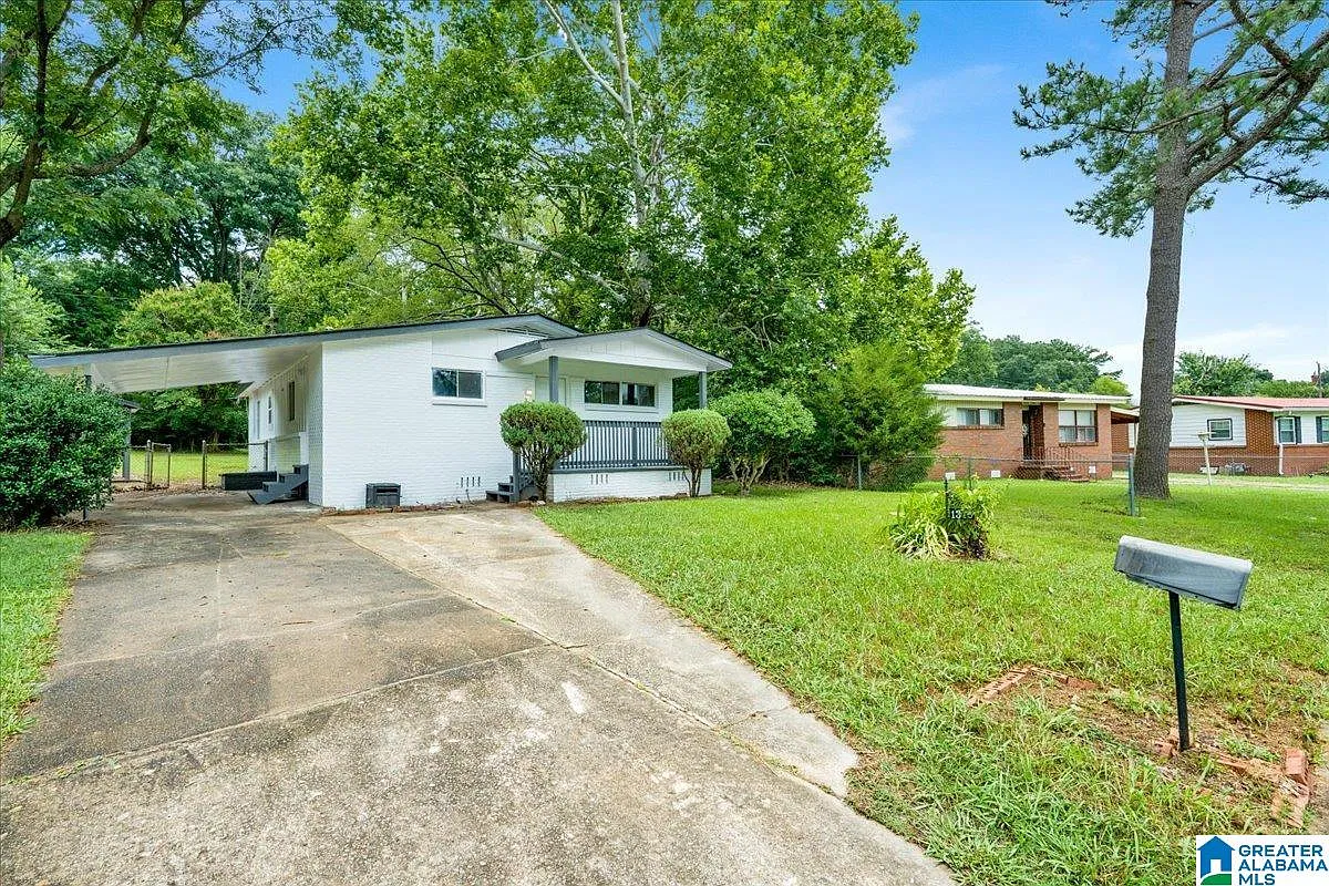 3 bed, 2.0 bath, 1130 sqft, $1,300 — Photo 3