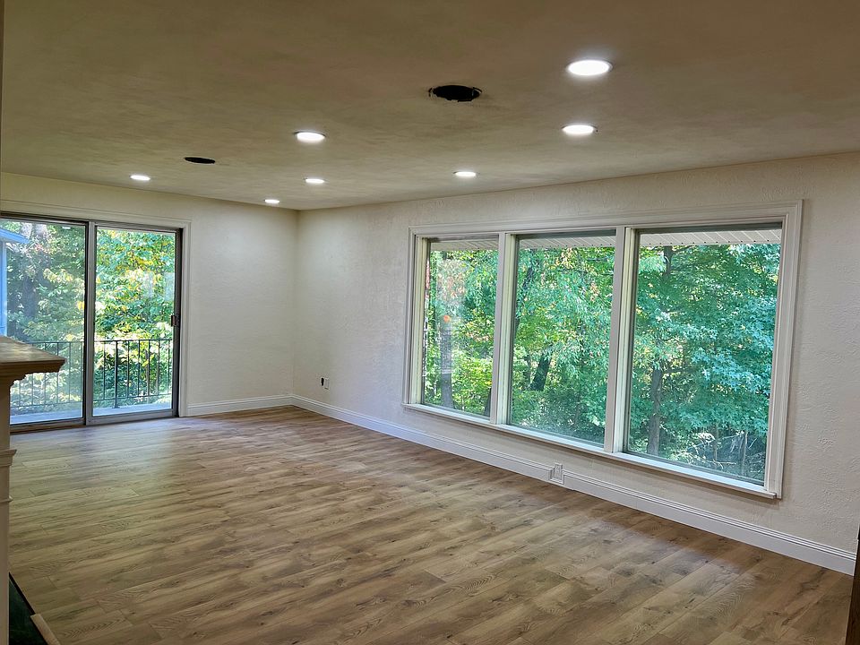 1st image of 522 Oak Hill Dr