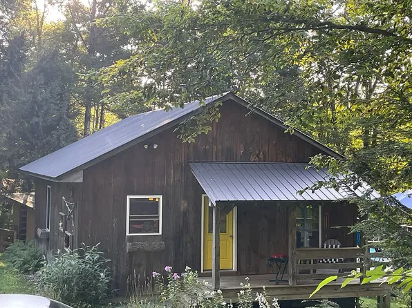 61 W Hill Rd, Putney, VT 05346