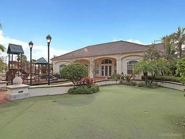 9212 Myrtlewood Cir W — Photo 45