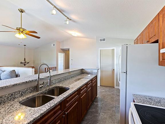 3rd image of 334 Crosswinds Dr