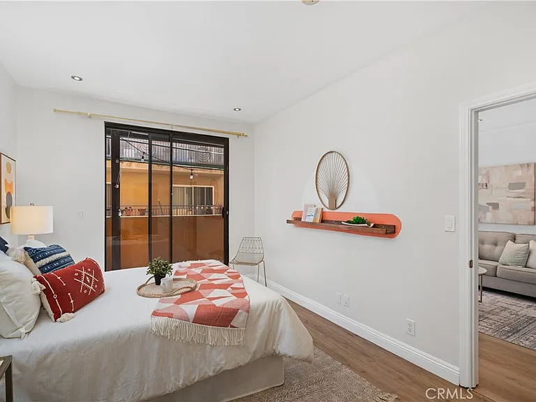 828 N Hudson Ave #106 — Photo 15
