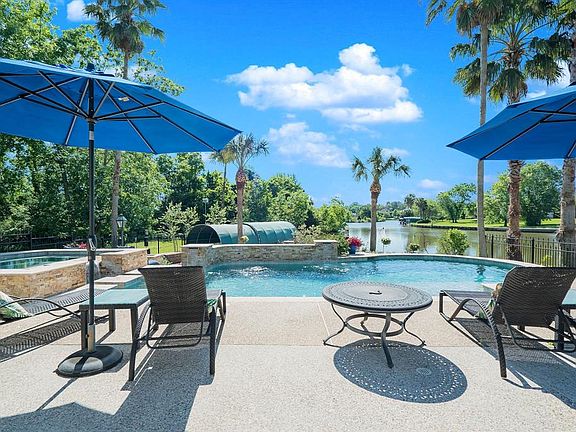 4th image of 201 Blue Heron Dr