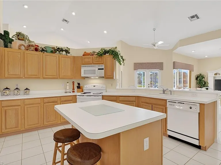 6687 Huntley Ln S — Photo 9