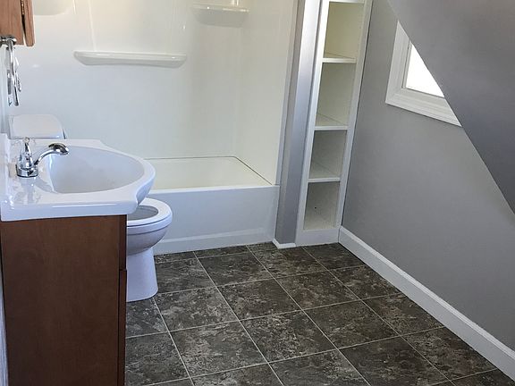 2nd Floor Bathroom