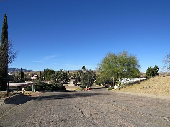 4th image of 821 N Linda Vista Dr