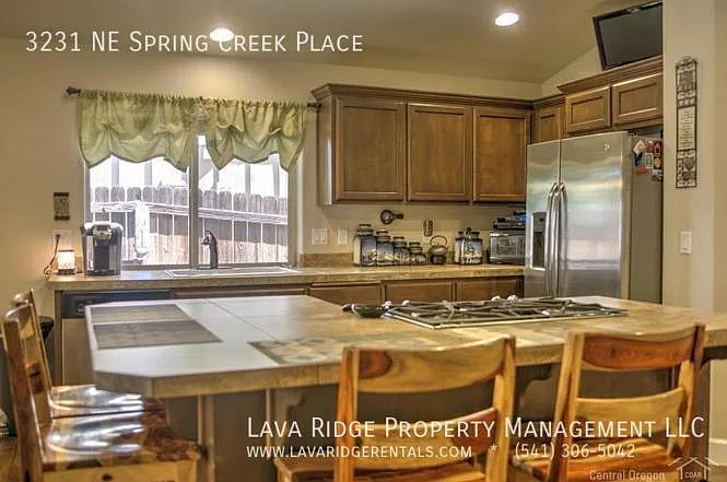 3231 NE Spring Creek Pl — Photo 9