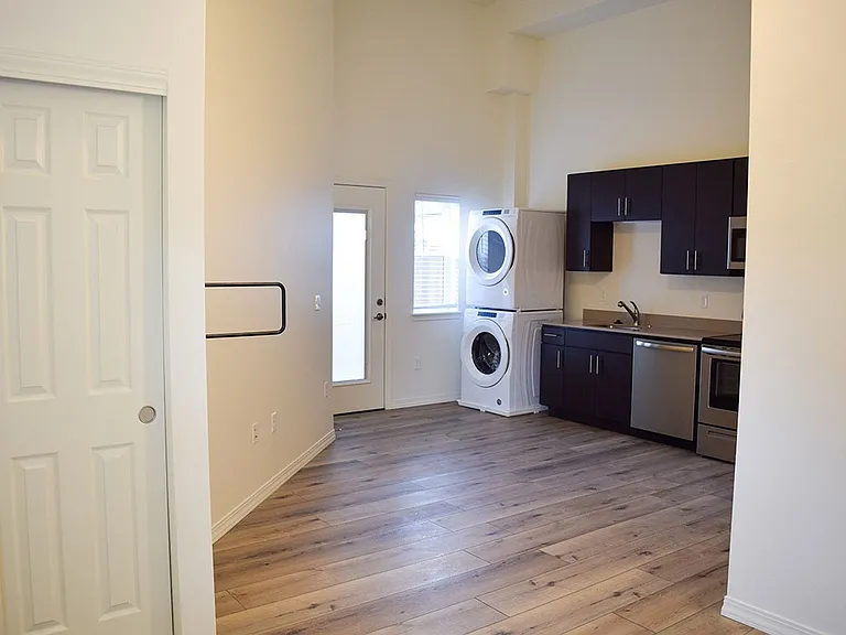 5120 N Lombard St — Photo 29