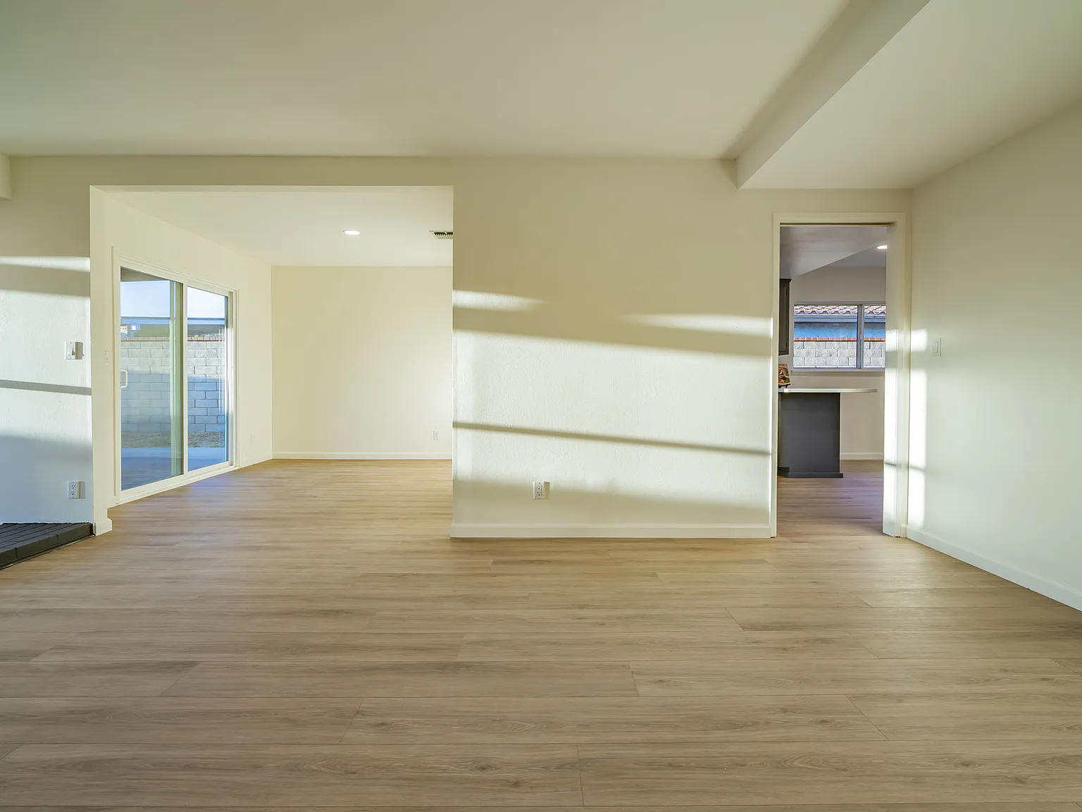 4 bed, 1431 sqft, $4,295 — Photo 3