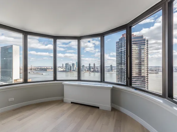 330 East 38th Street image 1 of 8