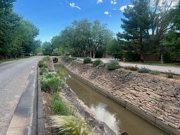 3rd image of 924 Acequia Escondida NW